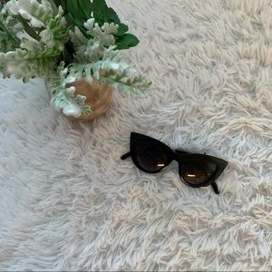 Cat-eye sunglasses